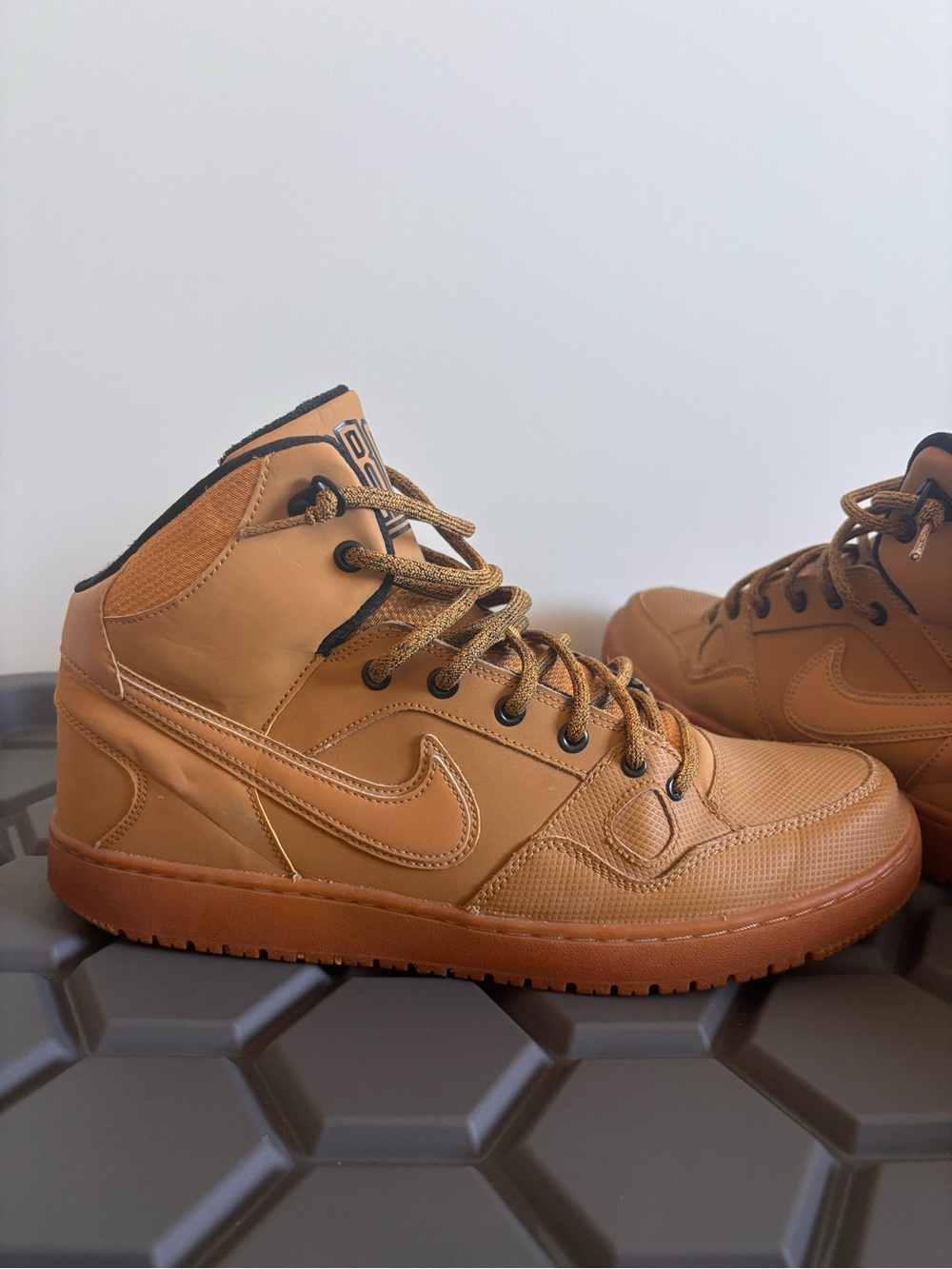 Nike Men's Son of Force Mid Winter Winter Wheat